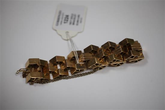 A stylish 18ct gold articulated triangular hollow link bracelet, 136 grams.